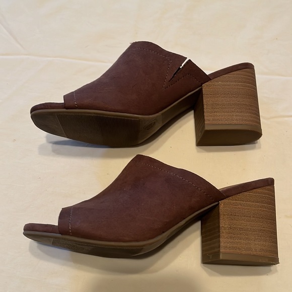 Universal Thread Brown Suede Open Toe Slide Heel Sandals Size 6 1/2 - Picture 2 of 10